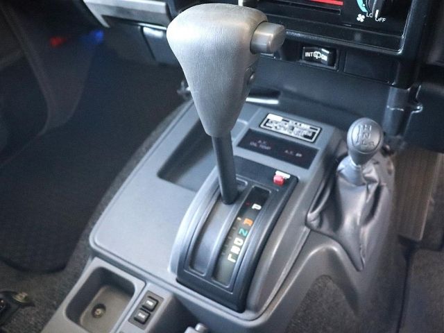 TOYOTA LANDCRUISER 70 2000 Image 31