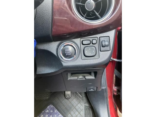 TOYOTA VITZ 2018 Image 31