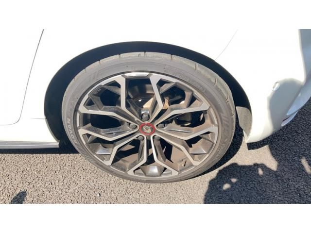 RENAULT MEGANE HATCH 2019 Image 31