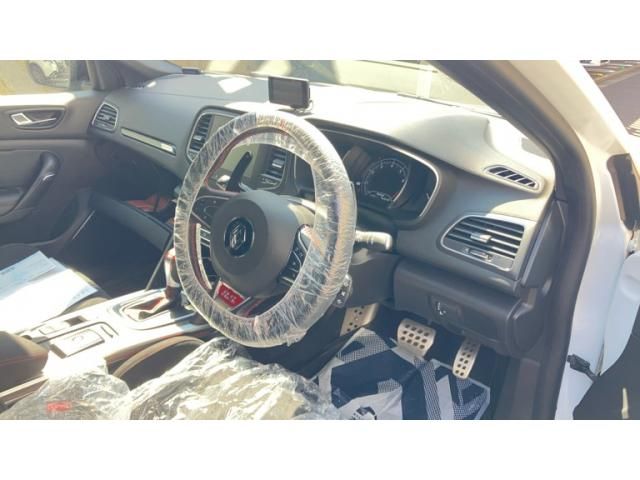 RENAULT MEGANE HATCH 2019 Image 31