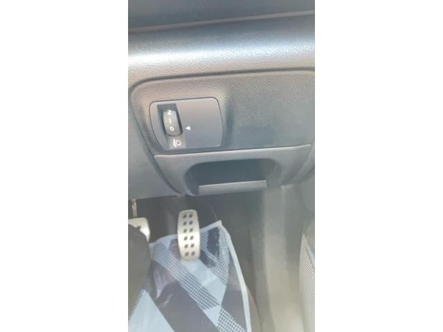 RENAULT MEGANE HATCH 2019 Image 31