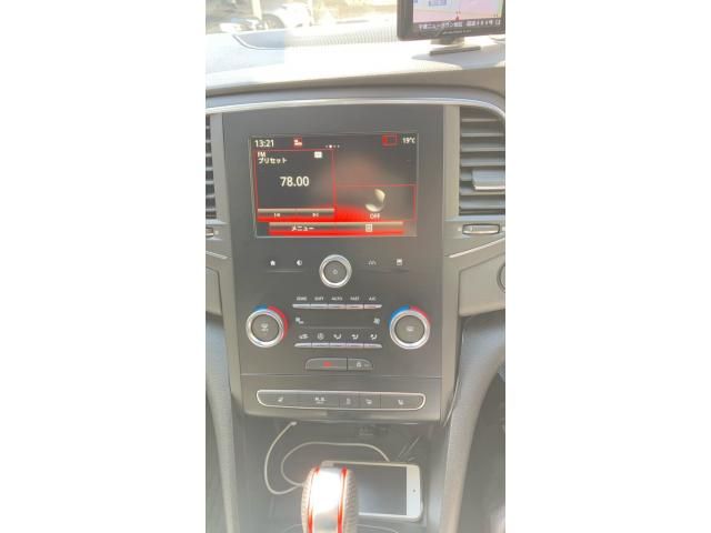 RENAULT MEGANE HATCH 2019 Image 31