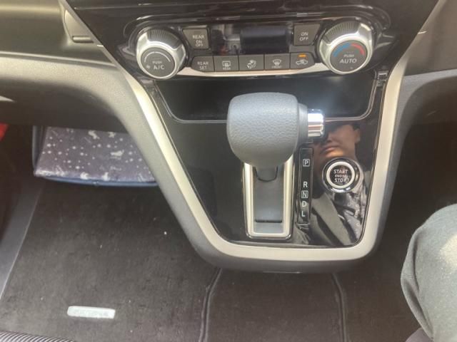 NISSAN SERENA  S-HYBRID 2018 Image 31