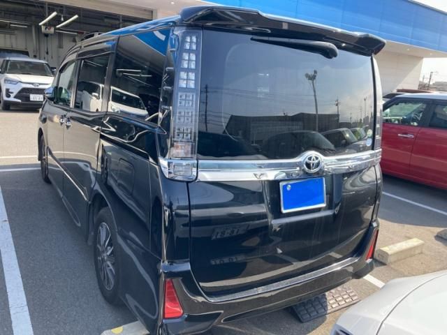 TOYOTA VOXY 2015 Image 31