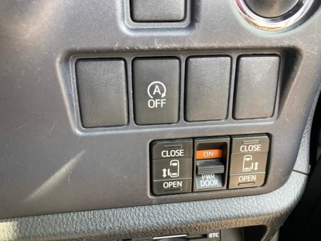 TOYOTA VOXY 2015 Image 31