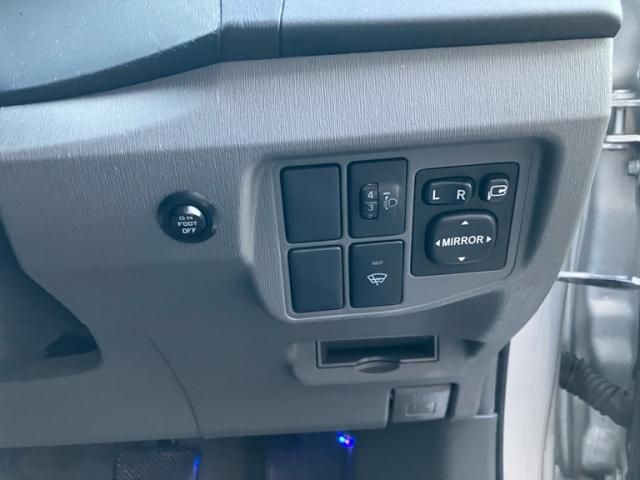 TOYOTA PRIUS 2010 Image 31