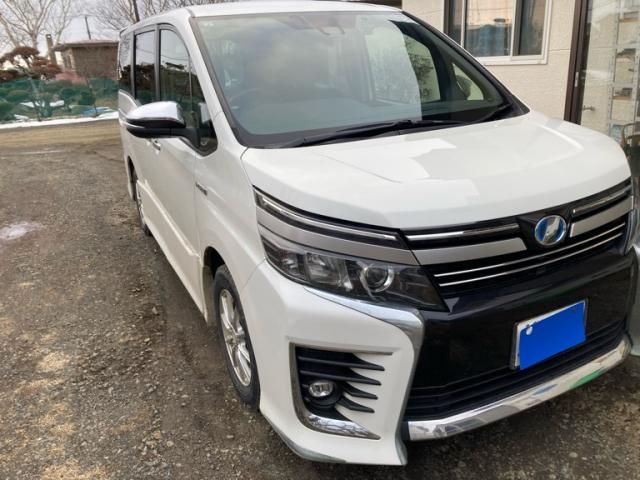 TOYOTA VOXY HYBRID 2017 Image 31