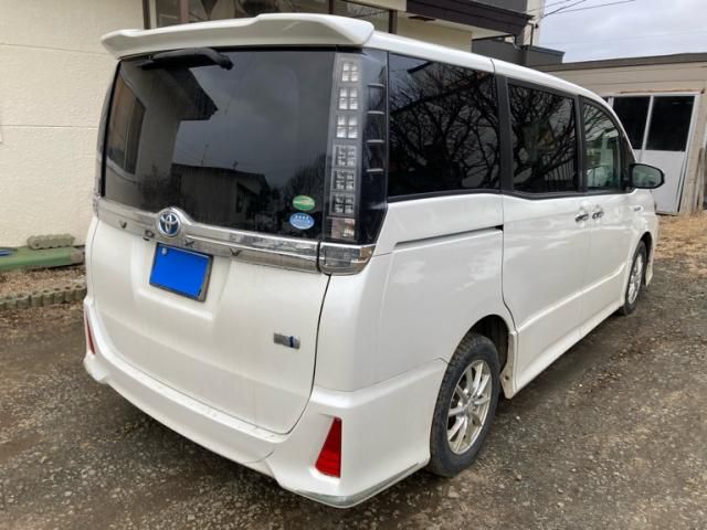 TOYOTA VOXY HYBRID 2017 Image 31