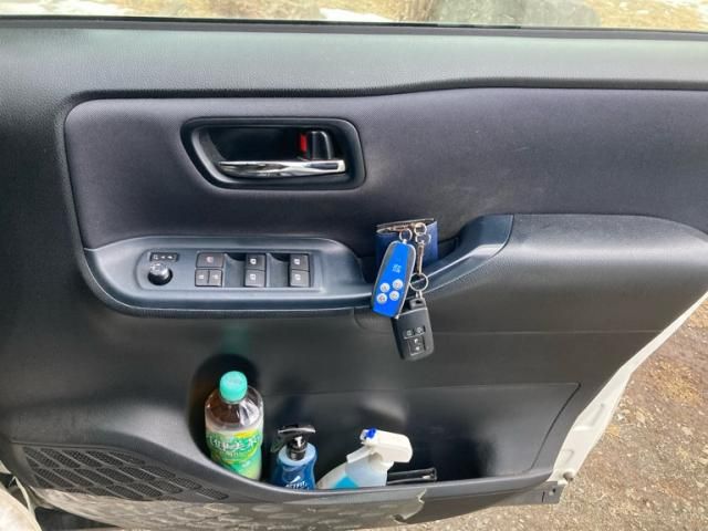 TOYOTA VOXY HYBRID 2017 Image 31