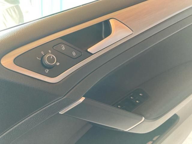 VOLKSWAGEN GOLF VARI 2015 Image 31