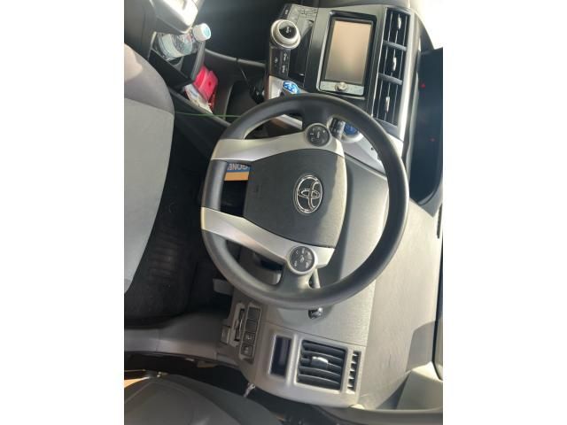 TOYOTA PRIUS ALPHA 2011 Image 31