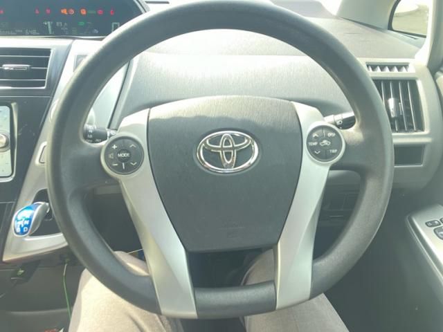 TOYOTA PRIUS ALPHA 2011 Image 31