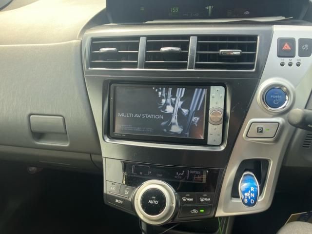 TOYOTA PRIUS ALPHA 2011 Image 31