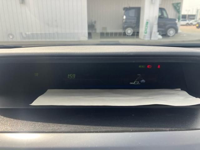 TOYOTA PRIUS ALPHA 2011 Image 31