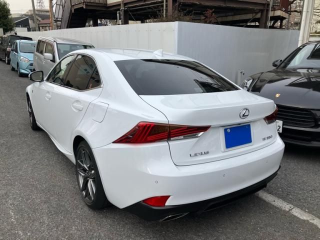 TOYOTA LEXUS IS350 2017 Image 31