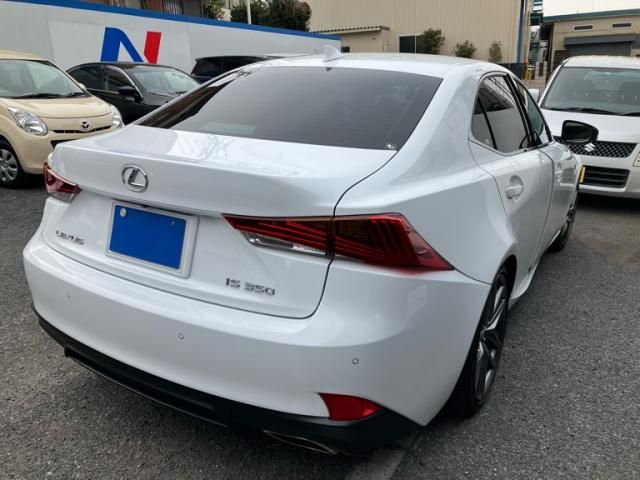 TOYOTA LEXUS IS350 2017 Image 31