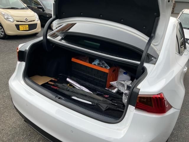 TOYOTA LEXUS IS350 2017 Image 31