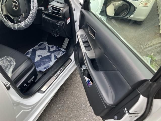 TOYOTA LEXUS IS350 2017 Image 31