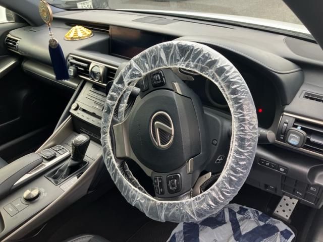 TOYOTA LEXUS IS350 2017 Image 31