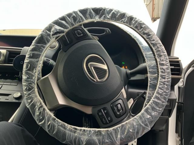 TOYOTA LEXUS IS350 2017 Image 31