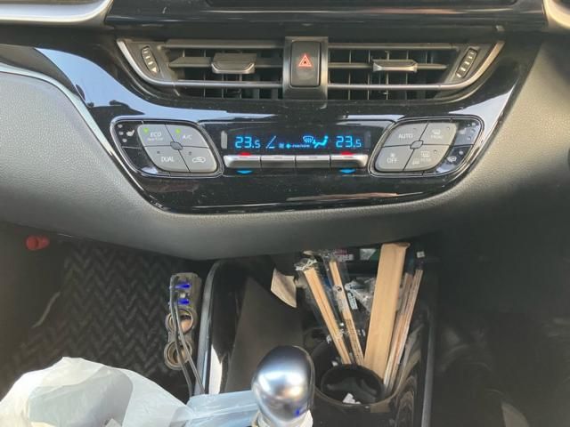 TOYOTA C-HR 2018 Image 31