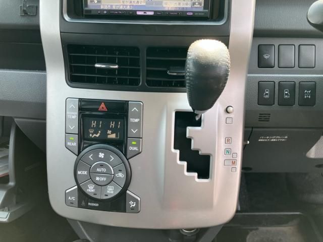 TOYOTA VOXY 4WD 2010 Image 31