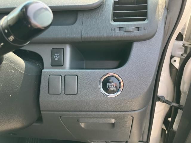 TOYOTA VOXY 4WD 2010 Image 31