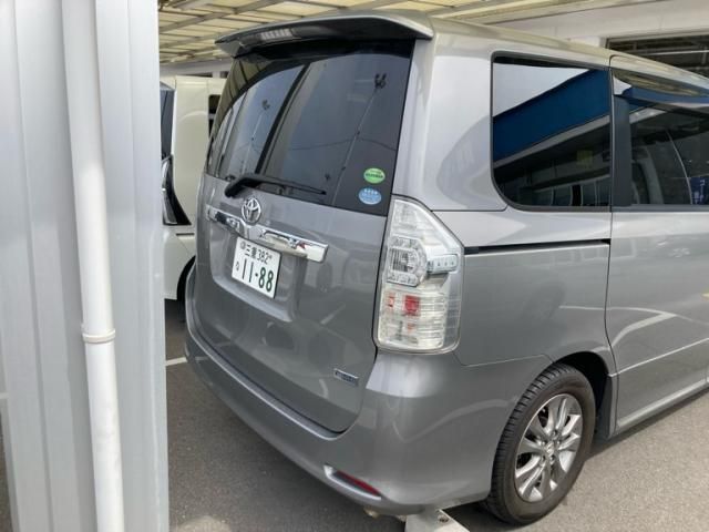 TOYOTA VOXY 2012 Image 31