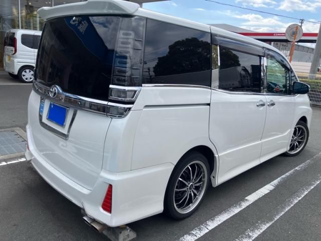 TOYOTA VOXY 2018 Image 31