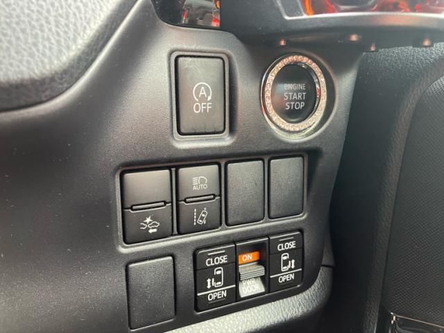 TOYOTA VOXY 2018 Image 31