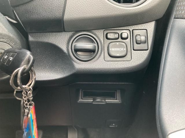 TOYOTA VITZ 2015 Image 31