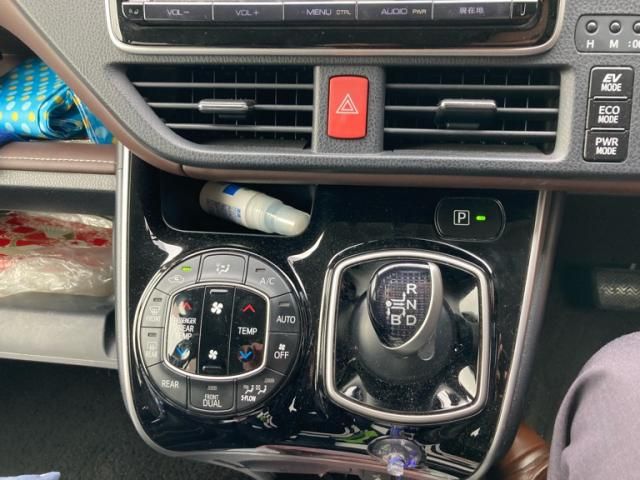 TOYOTA ESQUIRE HYBRID 2015 Image 31