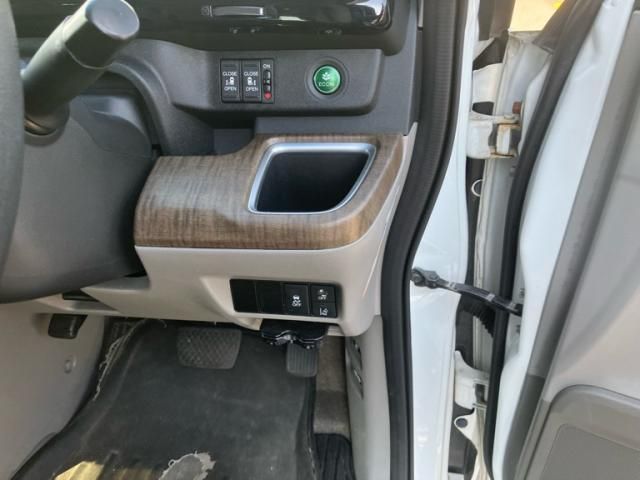 HONDA STEPWAGON 2015 Image 31