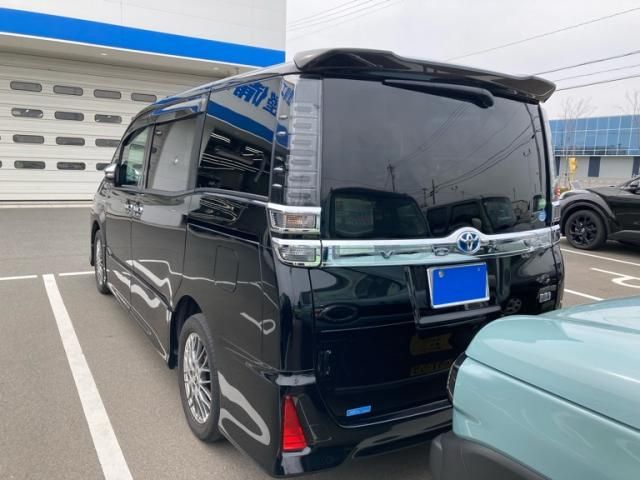 TOYOTA VOXY HYBRID 2018 Image 31
