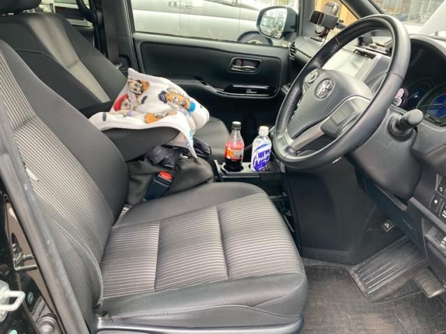 TOYOTA VOXY HYBRID 2018 Image 31