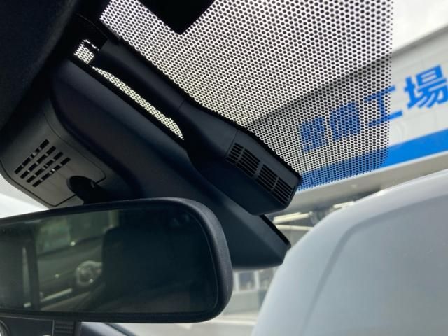 TOYOTA VOXY HYBRID 2018 Image 31