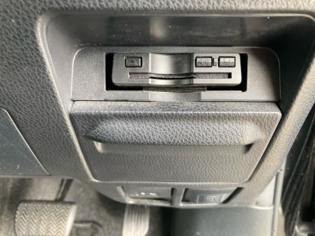 TOYOTA VOXY HYBRID 2018 Image 31