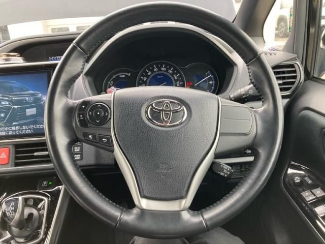 TOYOTA VOXY HYBRID 2018 Image 31
