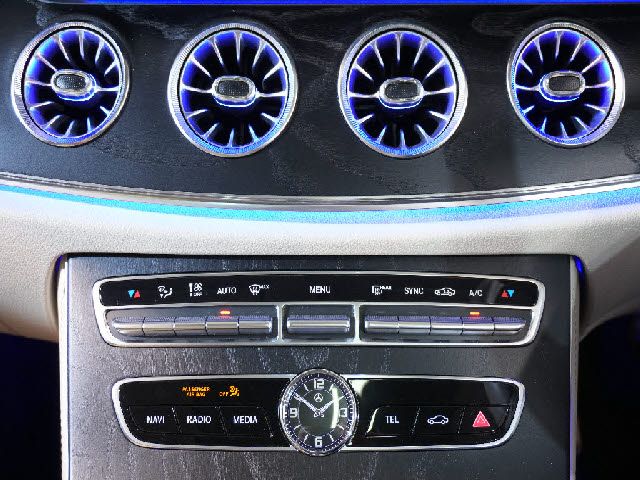 MERCEDES BENZ E CLAS 2018 Image 31