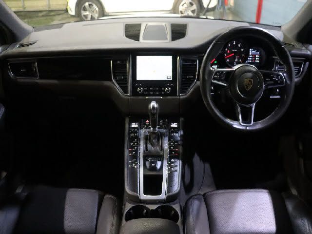 PORSCHE MACAN 2016 Image 31