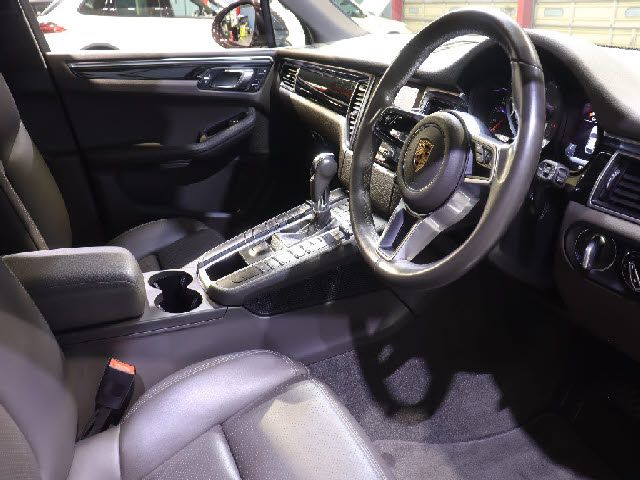 PORSCHE MACAN 2016 Image 31