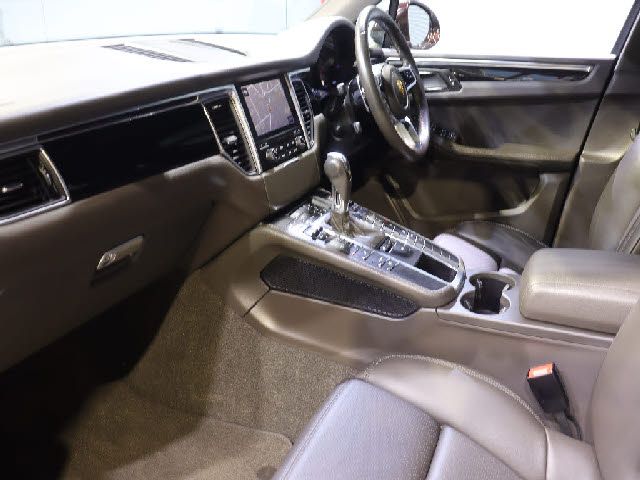 PORSCHE MACAN 2016 Image 31