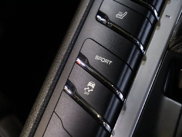 PORSCHE MACAN 2016 Image 31