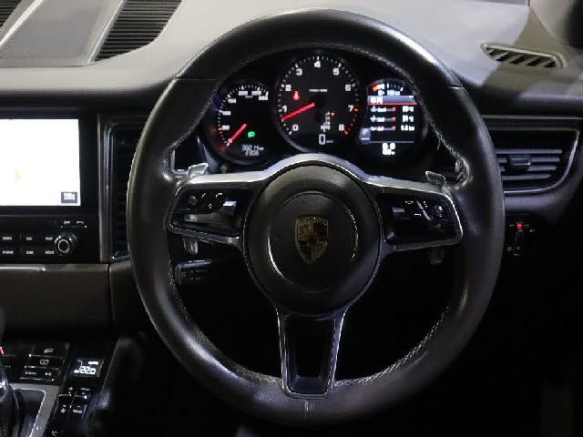 PORSCHE MACAN 2016 Image 31