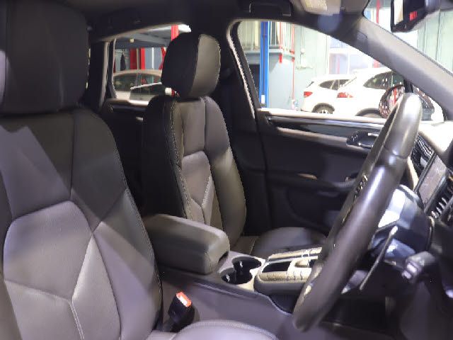 PORSCHE MACAN 2016 Image 31