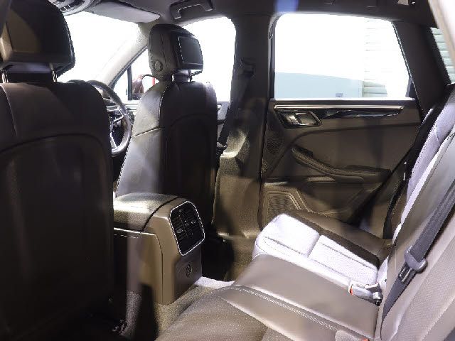 PORSCHE MACAN 2016 Image 31