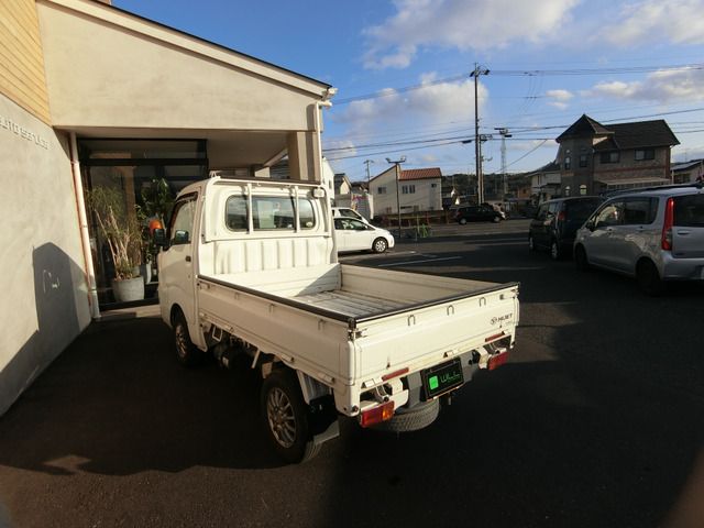 DAIHATSU HIJET TRUCK 4WD 2017 Image 31