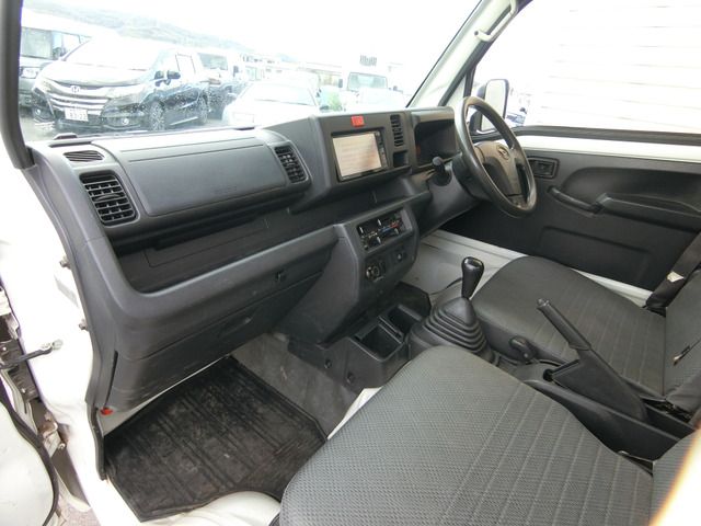 DAIHATSU HIJET TRUCK 4WD 2017 Image 31