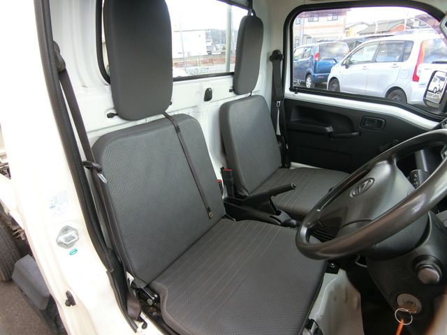 DAIHATSU HIJET TRUCK 4WD 2017 Image 31