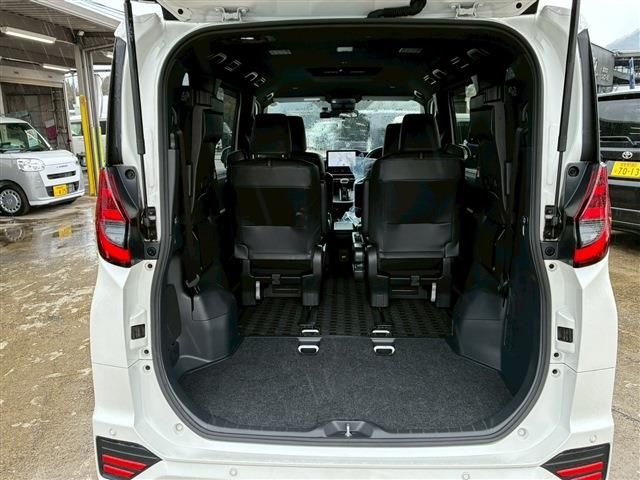 TOYOTA NOAH HYBRID 2023 Image 31